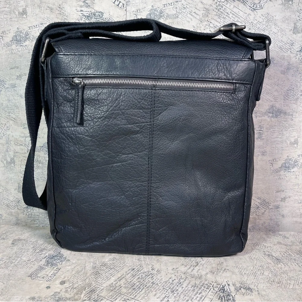 Wilsons Leather lightweight messenger bag